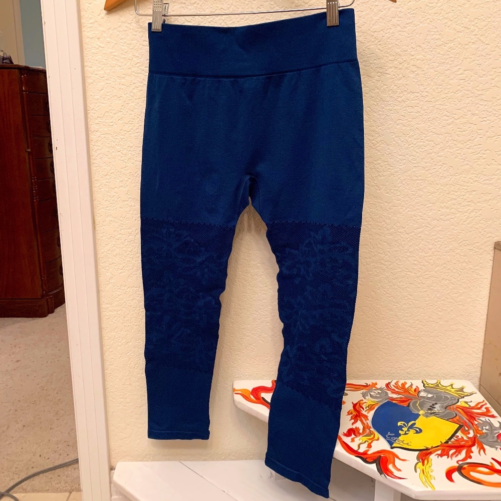 Fabletics Blue Green Laser-Cut Crop Legging, Small